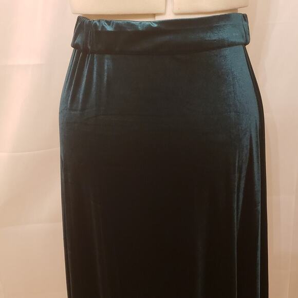 Emerald Green Velvet 3/4 Sleeve Blouse and Skirt, by Collections Etc. LG (14/16) - Picture 6 of 10